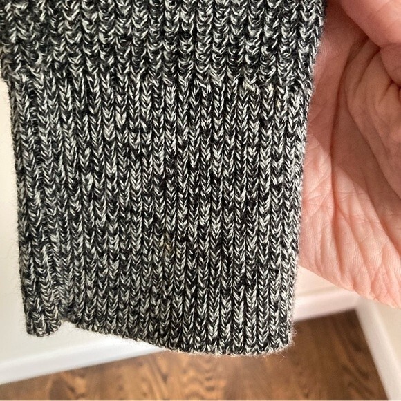 Rag & Bone Women’s Dana Cold Shoulder knit sweater size XS (fits like a small) - Picture 7 of 11